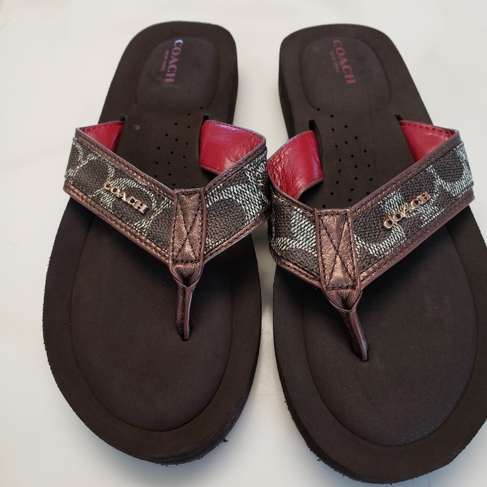 NWOT Size 7.5 Coach Flip Flops